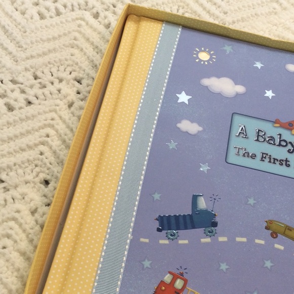 A Baby’s Book. The First Five Years. With hand crocheted receiving blanket. - Picture 9 of 9